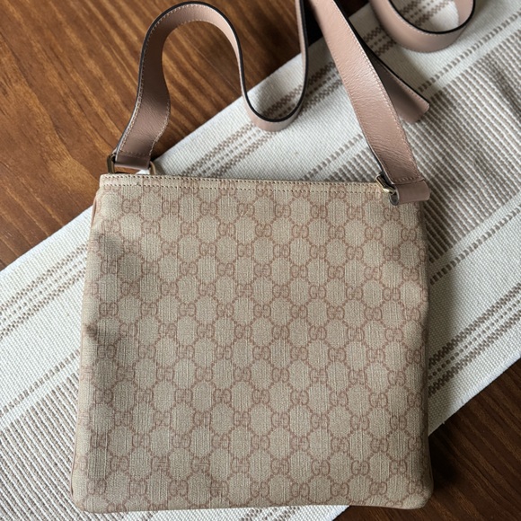 Gucci supreme monogram crossbody bag - Picture 9 of 11